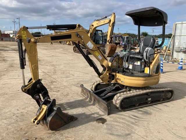 MINI EXCAVATOR — Auction (lot 8456-162)