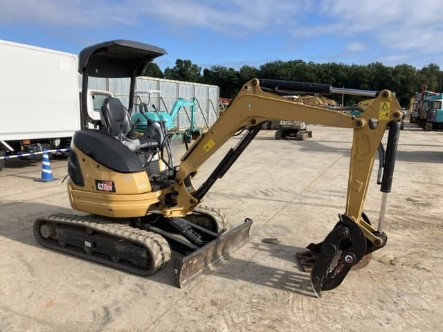 MINI EXCAVATOR — Auction (lot 8456-162)