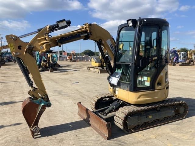 MINI EXCAVATOR — Auction (lot 8456-165)