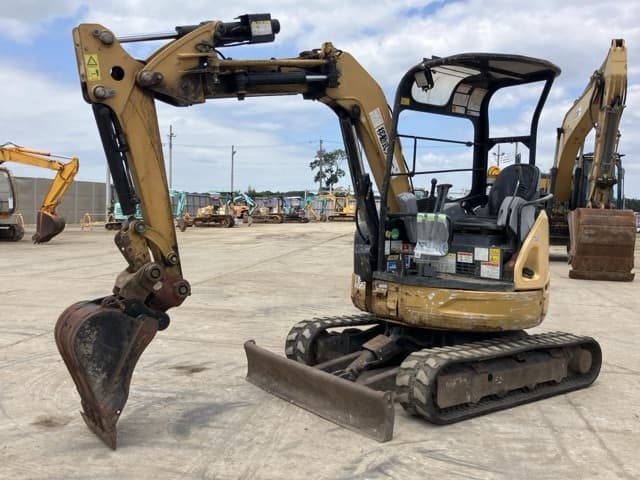 MINI EXCAVATOR — Auction (lot 8456-17)