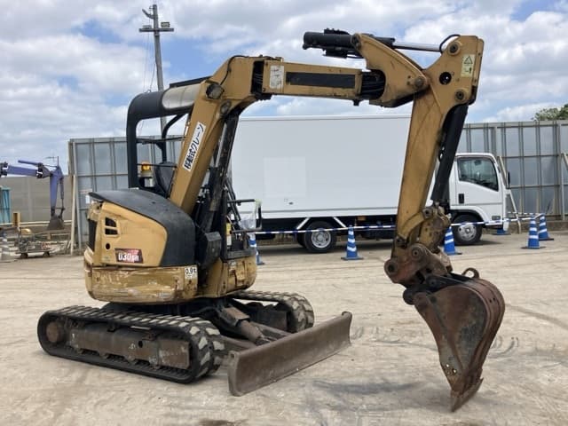 MINI EXCAVATOR — Auction (lot 8456-17)