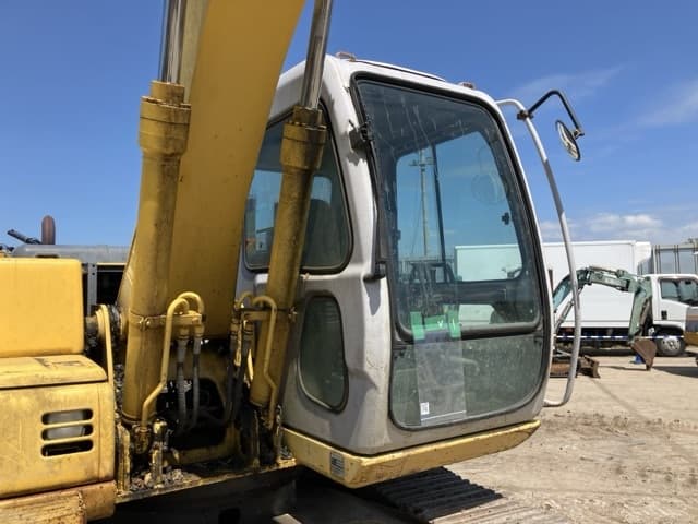 EXCAVATOR — Auction (lot 8456-174)