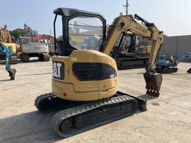 MINI EXCAVATOR — Auction (lot 8456-177)