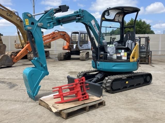 MINI EXCAVATOR — Auction (lot 8456-19)