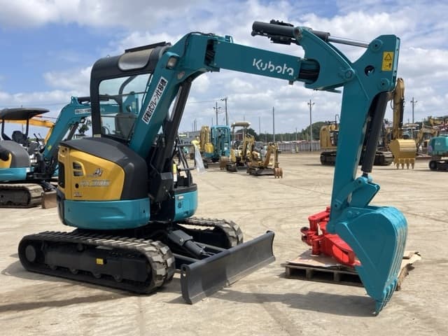 MINI EXCAVATOR — Auction (lot 8456-19)