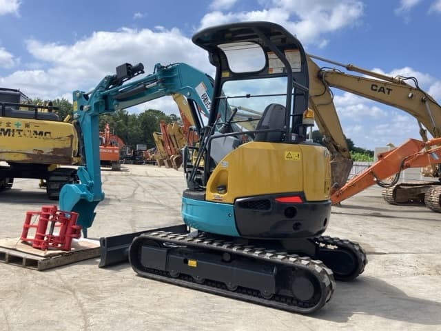 MINI EXCAVATOR — Auction (lot 8456-19)