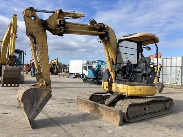 MINI EXCAVATOR — Auction (lot 8456-198)