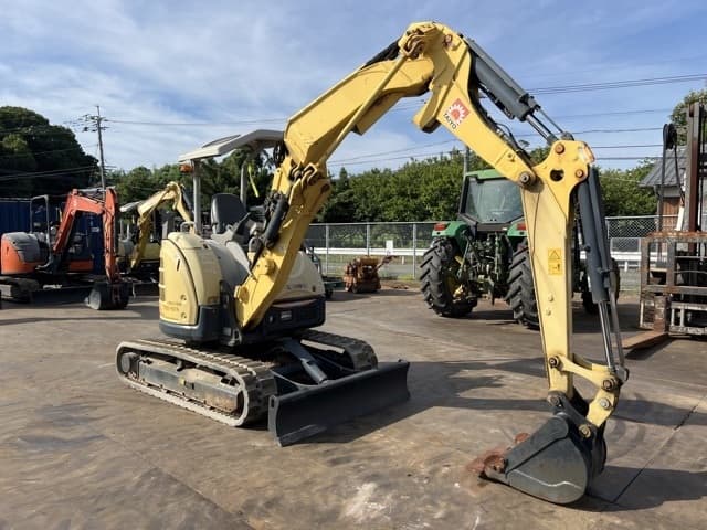 MINI EXCAVATOR — Auction (lot 8456-20010)