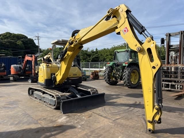 MINI EXCAVATOR — Auction (lot 8456-20011)