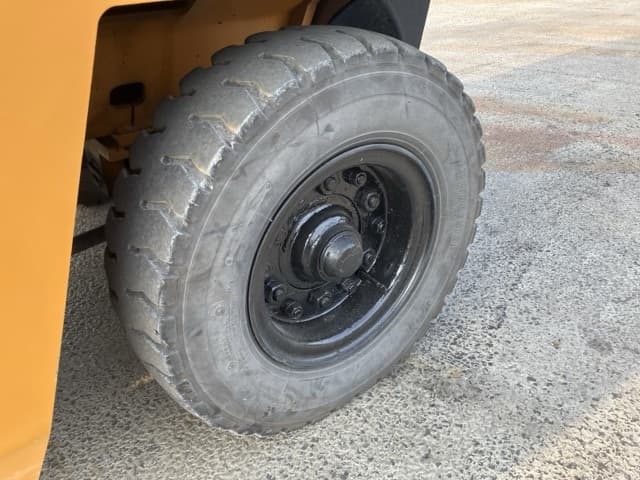 Forklift — Auction (lot 8456-2004)