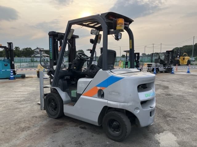 Forklift — Auction (lot 8456-2005)