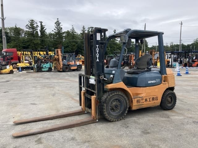 Forklift — Auction (lot 8456-2011)