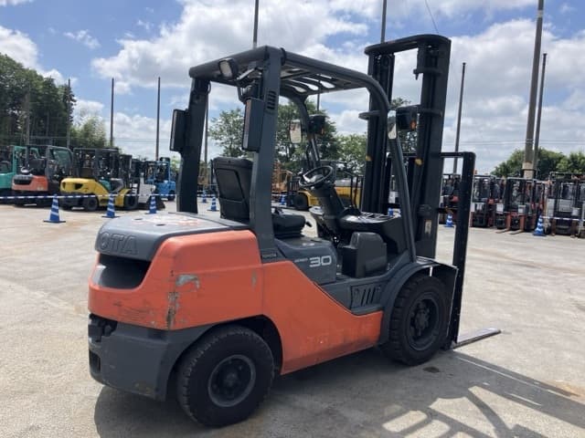 Forklift — Auction (lot 8456-2038)