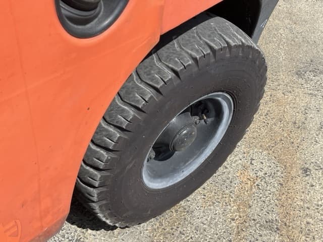 Forklift — Auction (lot 8456-2038)