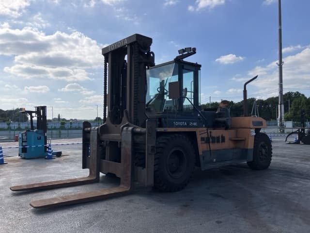 Forklift — Auction (lot 8456-2040)