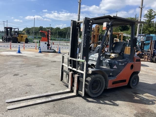 Forklift — Auction (lot 8456-2060)