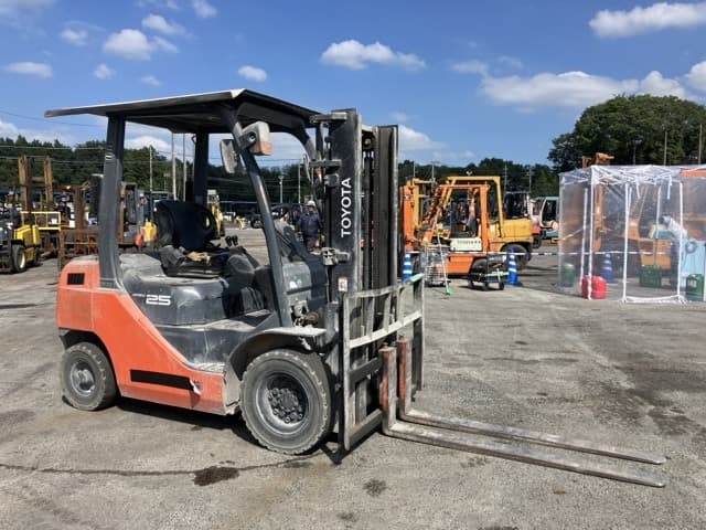 Forklift — Auction (lot 8456-2060)