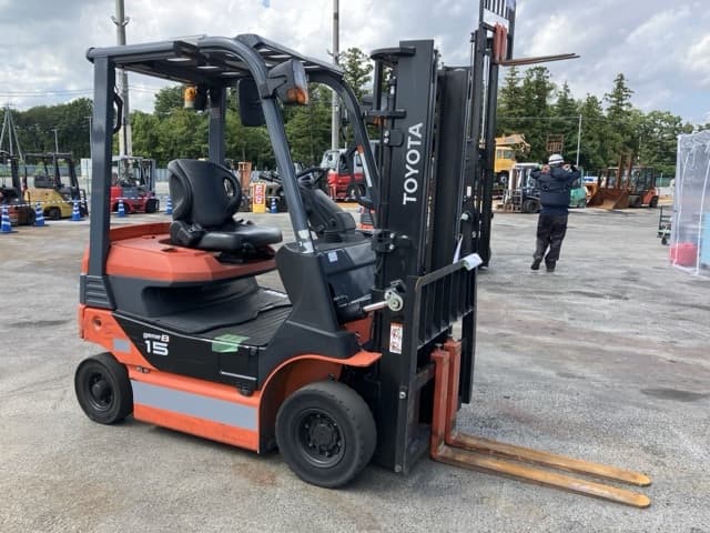 Battery Forklift — Auction (lot 8456-2077)