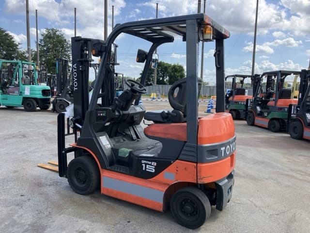 Battery Forklift — Auction (lot 8456-2077)