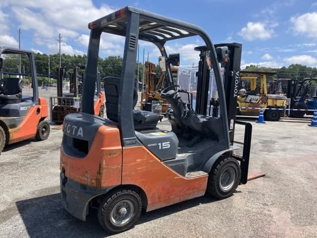Forklift — Auction (lot 8456-2084)