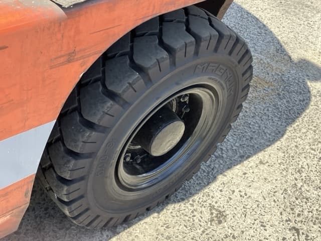 Forklift — Auction (lot 8456-2105)