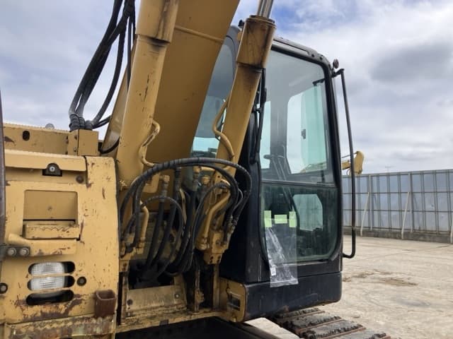 EXCAVATOR — Auction (lot 8456-211)