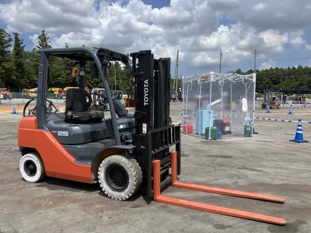 Forklift — Auction (lot 8456-2114)