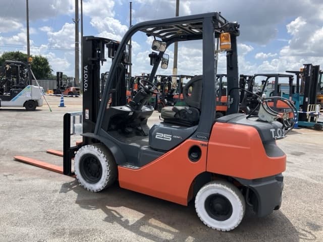 Forklift — Auction (lot 8456-2114)
