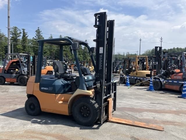 Forklift — Auction (lot 8456-2121)