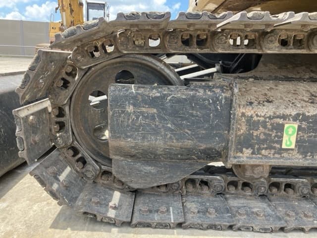 EXCAVATOR — Auction (lot 8456-213)