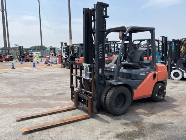 Forklift — Auction (lot 8456-2130)