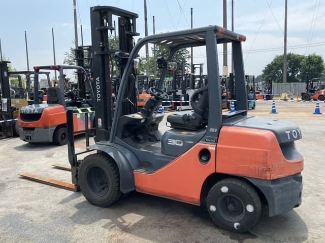 Forklift — Auction (lot 8456-2130)