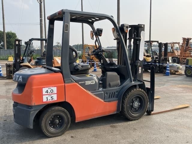 Forklift — Auction (lot 8456-2132)