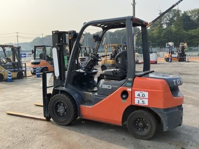 Forklift — Auction (lot 8456-2132)