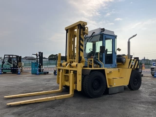 Forklift — Auction (lot 8456-2137)