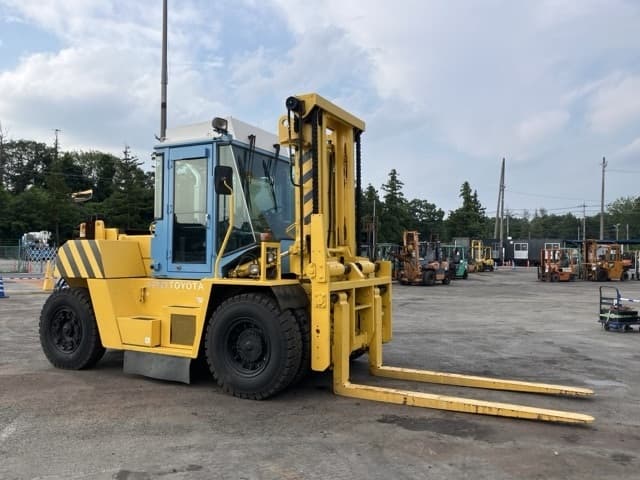 Forklift — Auction (lot 8456-2137)