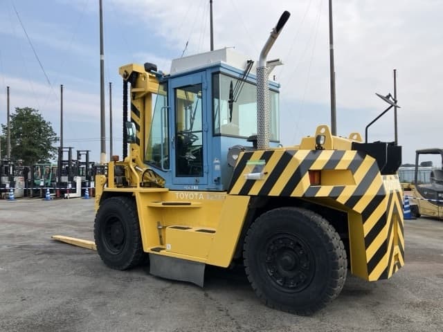 Forklift — Auction (lot 8456-2137)
