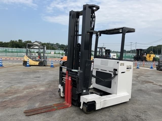 Reach Forklift — Auction (lot 8456-2142)
