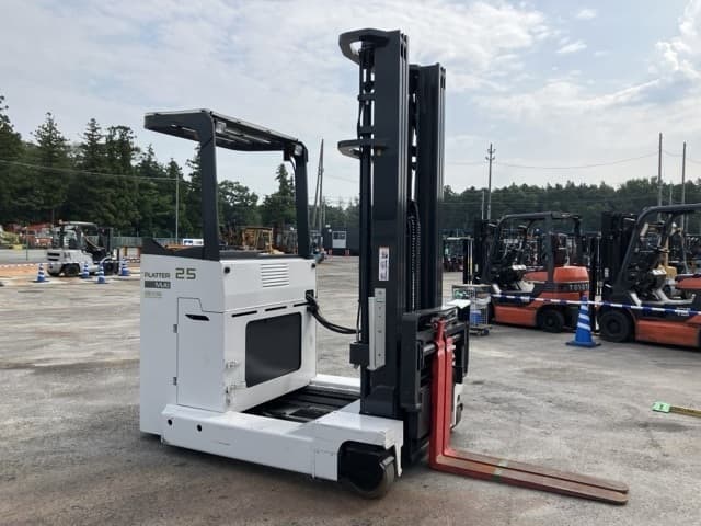Reach Forklift — Auction (lot 8456-2142)