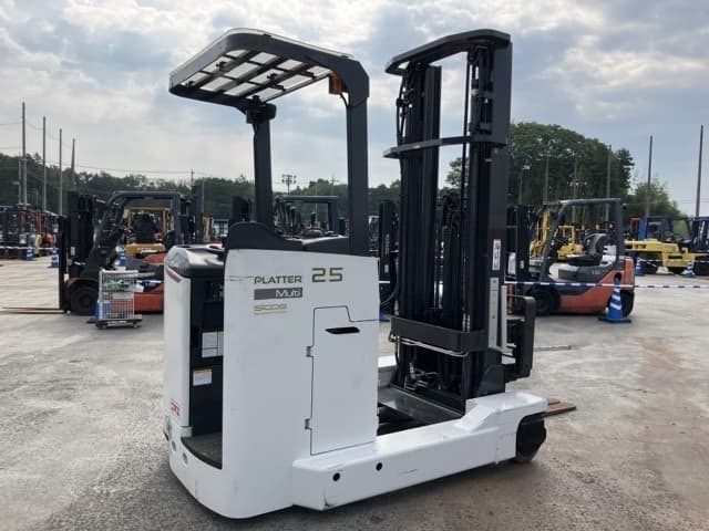 Reach Forklift — Auction (lot 8456-2142)