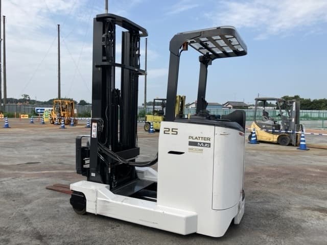 Reach Forklift — Auction (lot 8456-2142)