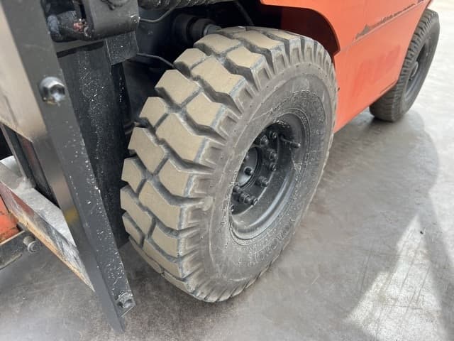 Forklift — Auction (lot 8456-22002)