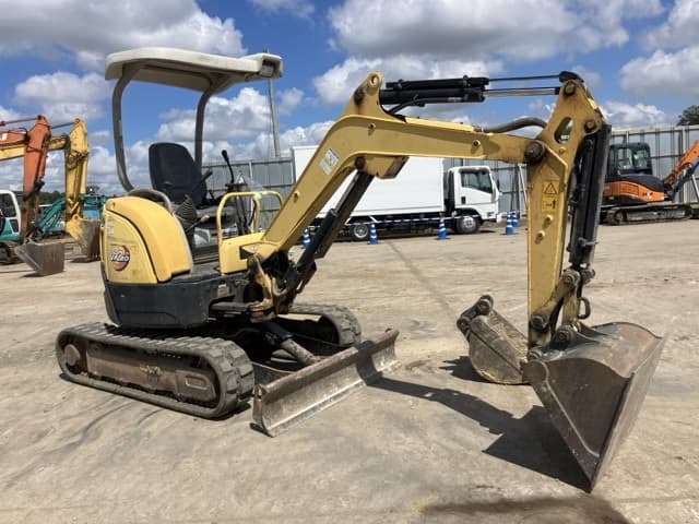 MINI EXCAVATOR — Auction (lot 8456-232)