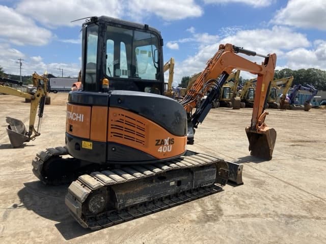 MINI EXCAVATOR — Auction (lot 8456-235)