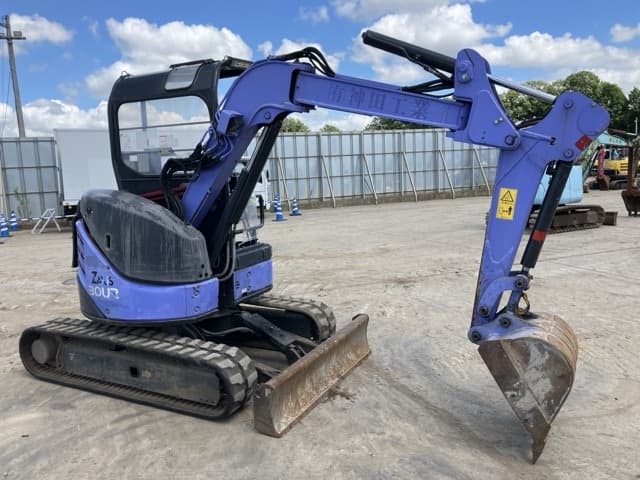 MINI EXCAVATOR — Auction (lot 8456-237)