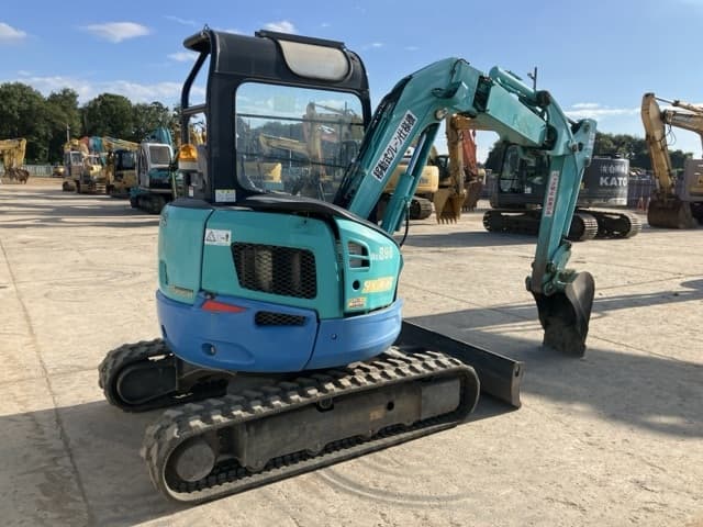 MINI EXCAVATOR — Auction (lot 8456-240)