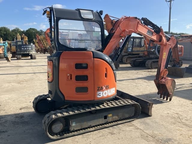 MINI EXCAVATOR — Auction (lot 8456-243)