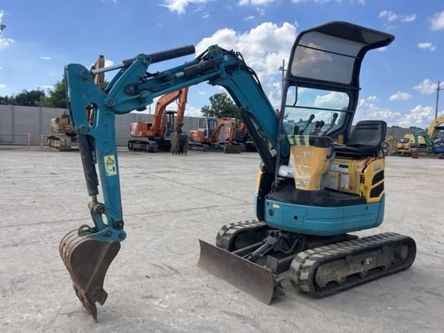 MINI EXCAVATOR — Auction (lot 8456-244)