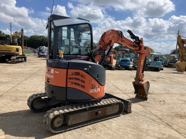 MINI EXCAVATOR — Auction (lot 8456-262)
