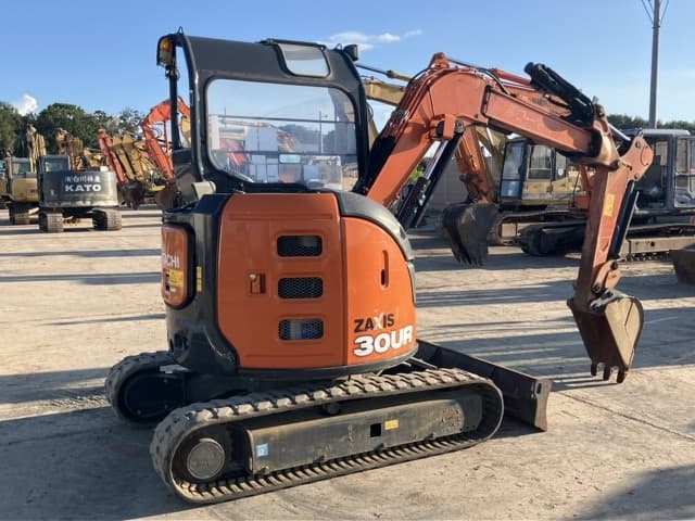 MINI EXCAVATOR — Auction (lot 8456-275)